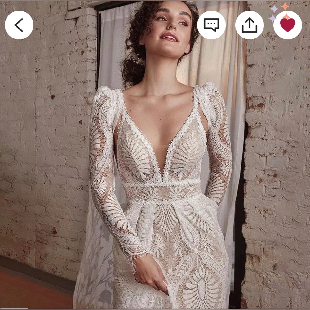 Beautiful NEW deep V wedding gown + optional long sleeves
